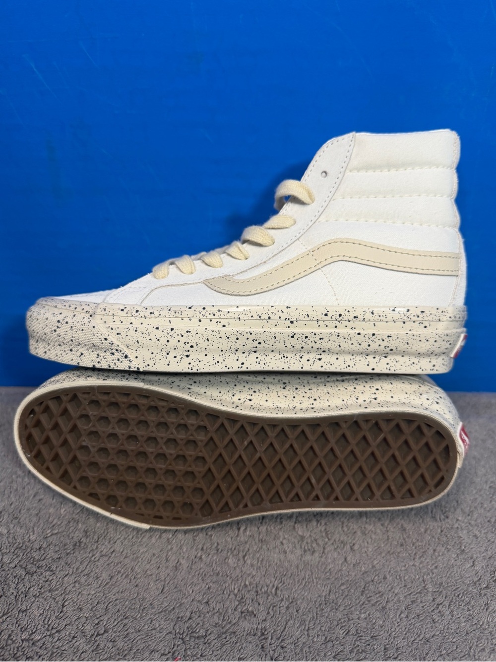Vans
Sk8 hi
Spotted
Brand new - Picture 2 of 12